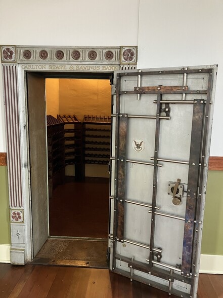 More Photos Of 105 W Main St, Carlton Storefront Retail Residential For Sale