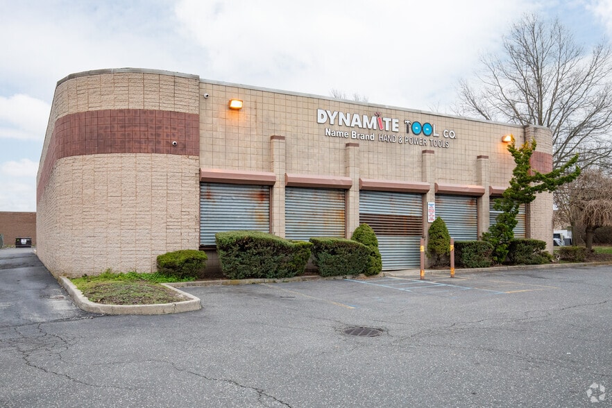 Primary Photo Of 1550 Smithtown Ave, Bohemia Distribution For Sale