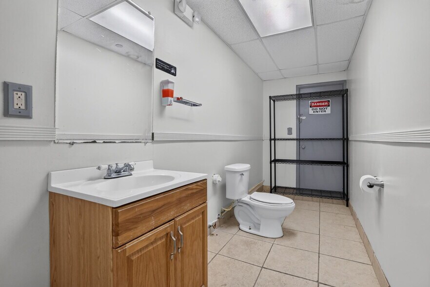 More Photos Of 2027 Sherman St, Hollywood Flex For Lease