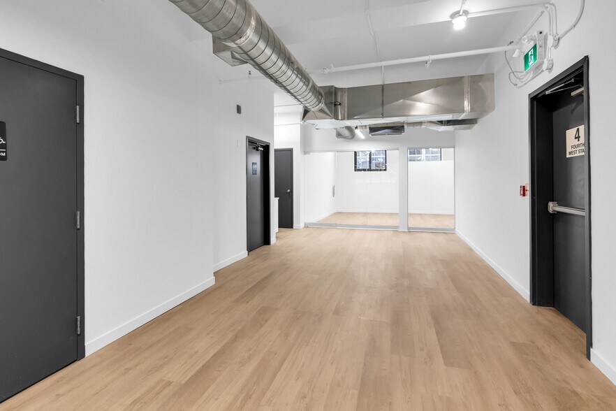 More Photos Of 146 Yonge St, Toronto Storefront Retail Office For Lease