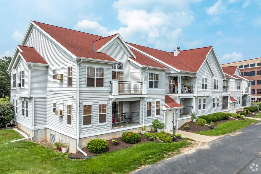 More Photos Of 1035 Pleasant St, Beloit Apartments For Lease