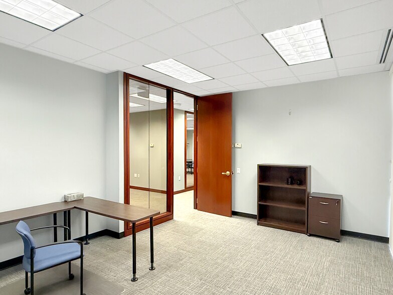 More Photos Of 401 Wabash Ave, Terre Haute Office For Sale