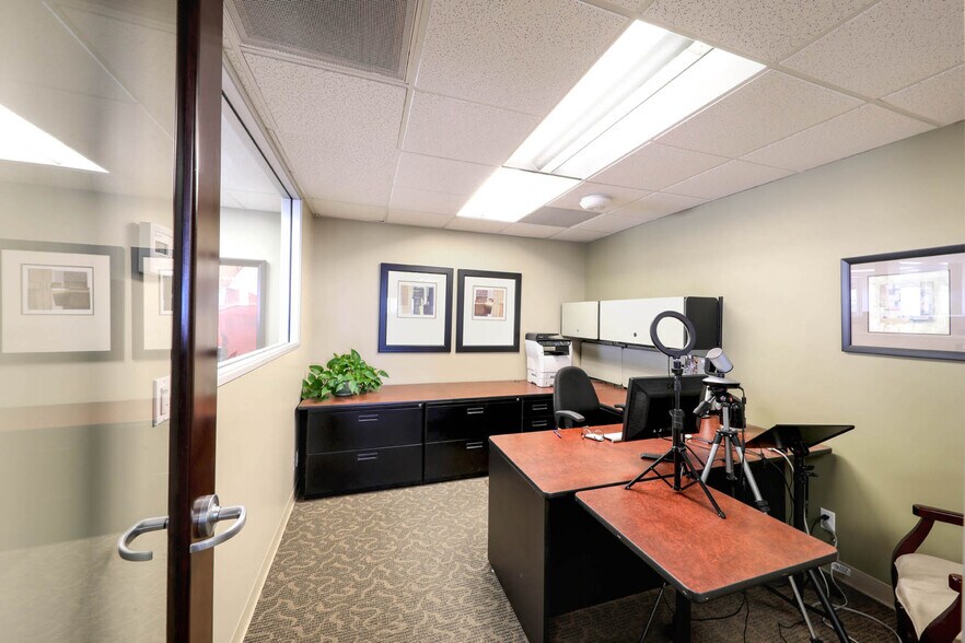 More Photos Of 900-944 Glenneyre St, Laguna Beach Office Residential For Lease