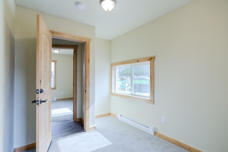 More Photos Of 1 W 1st St, Nederland Storefront Retail Office For Lease