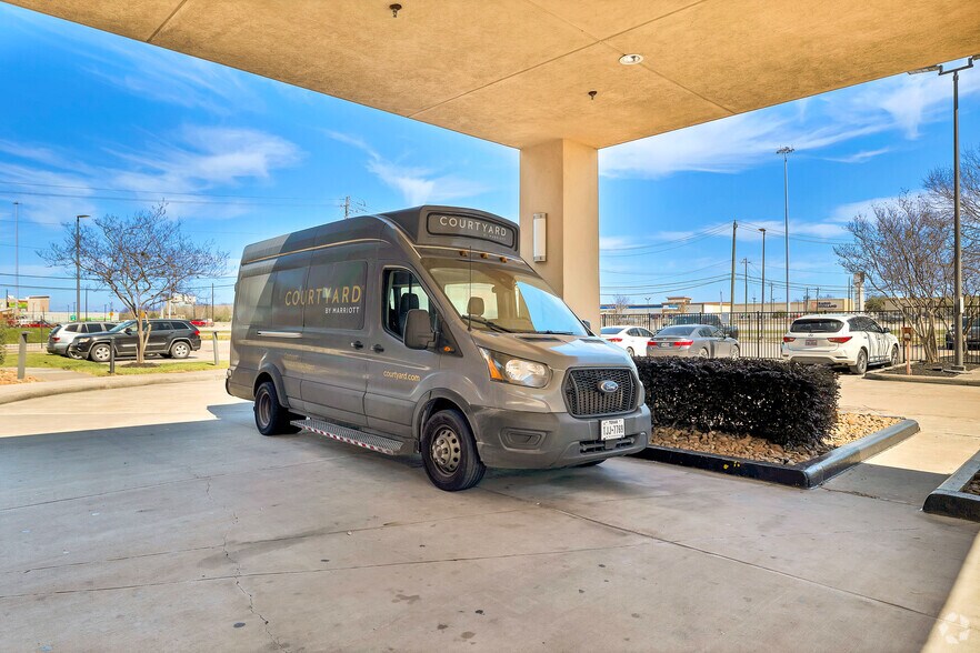 More Photos Of 9190 Gulf Fwy, Houston Hospitality For Sale