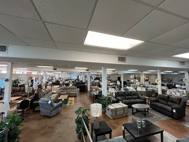 More Photos Of 1103 E Main St, Philadelphia Storefront For Sale