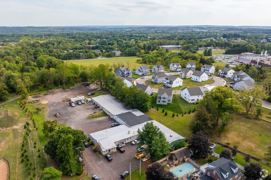 More Photos Of 102 W 7th Ave, Trappe Flex For Sale