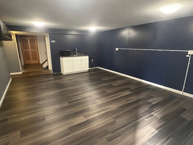 More Photos Of 325 S Broadway, Rochester Storefront Retail Residential For Lease