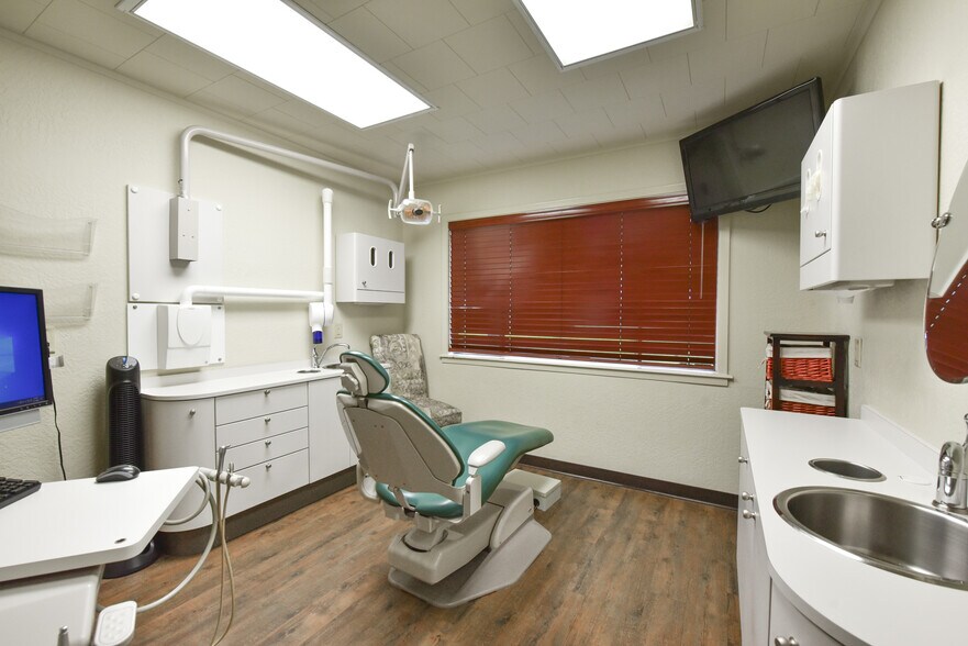 More Photos Of 602 N Gray St, Caldwell Medical For Sale