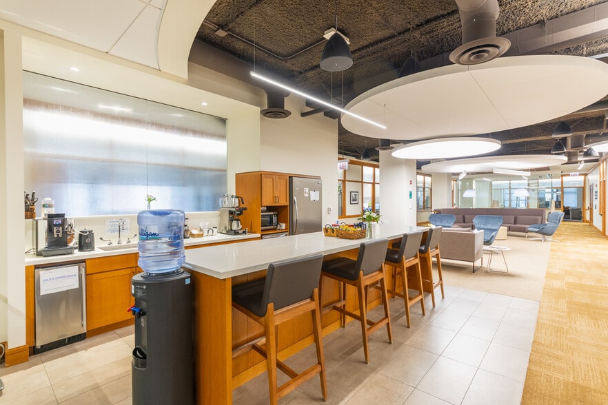 More Photos Of 50 E Washington St, Chicago Office For Sale