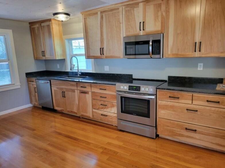 More Photos Of 6082 Main St, Springfield Multifamily For Sale