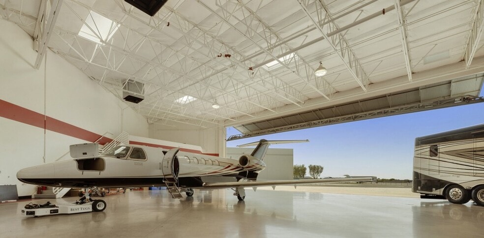 More Photos Of 15827 N 80th St, Scottsdale Airplane Hangar For Sale