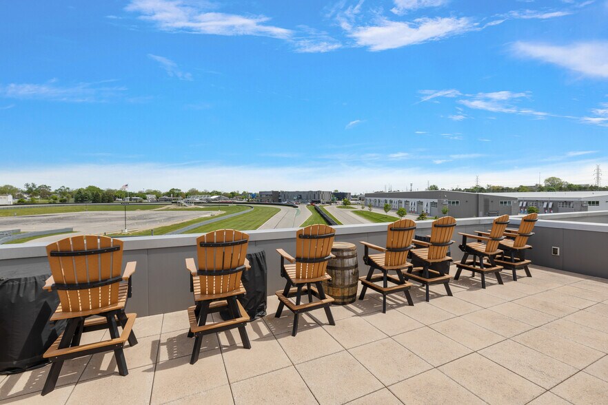 More Photos Of 148 Pit Ln, Pontiac Parking Garage For Sale