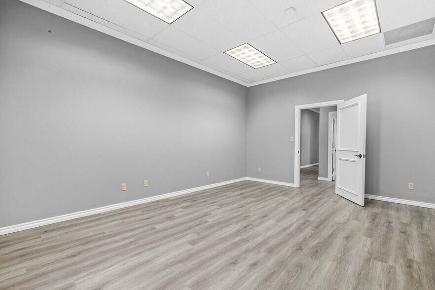 More Photos Of 2402 S 29th St, Chickasha Office For Sale