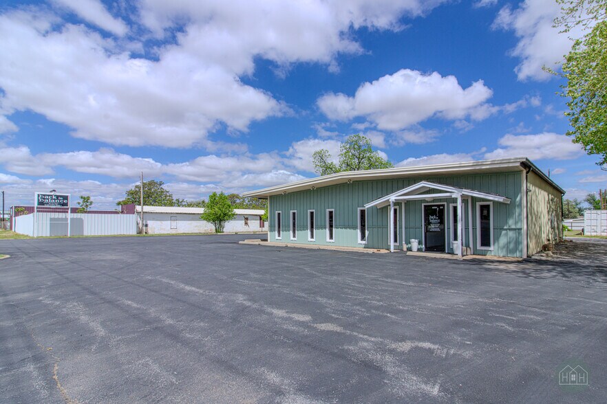 More Photos Of 3720 Wilbarger St, Vernon Flex For Sale