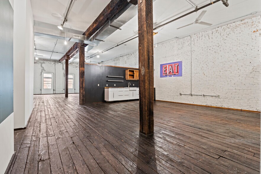 More Photos Of 1311 W 13th St, Kansas City Unknown For Lease