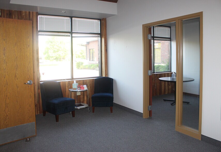 More Photos Of 580 5th Ave NW, New Brighton Medical For Lease