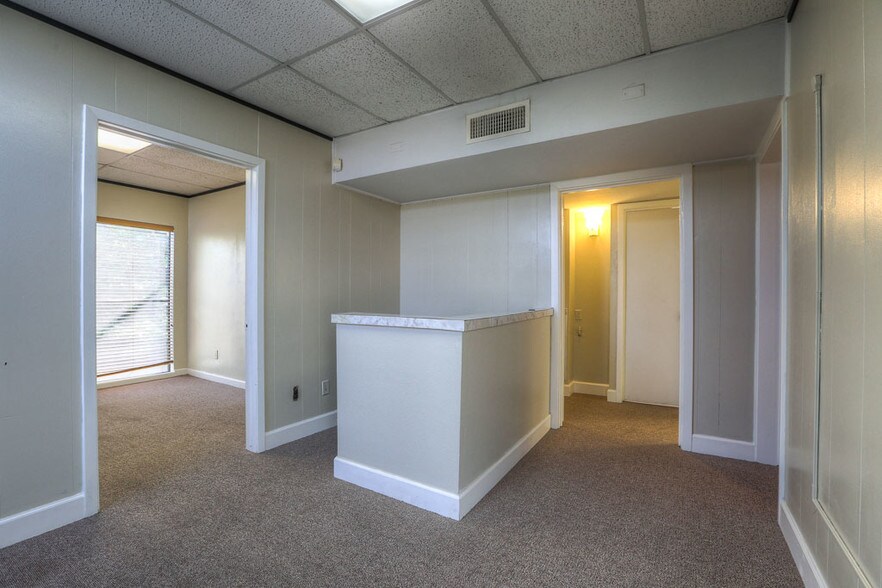 More Photos Of 6907 Almeda Rd, Houston Office For Sale