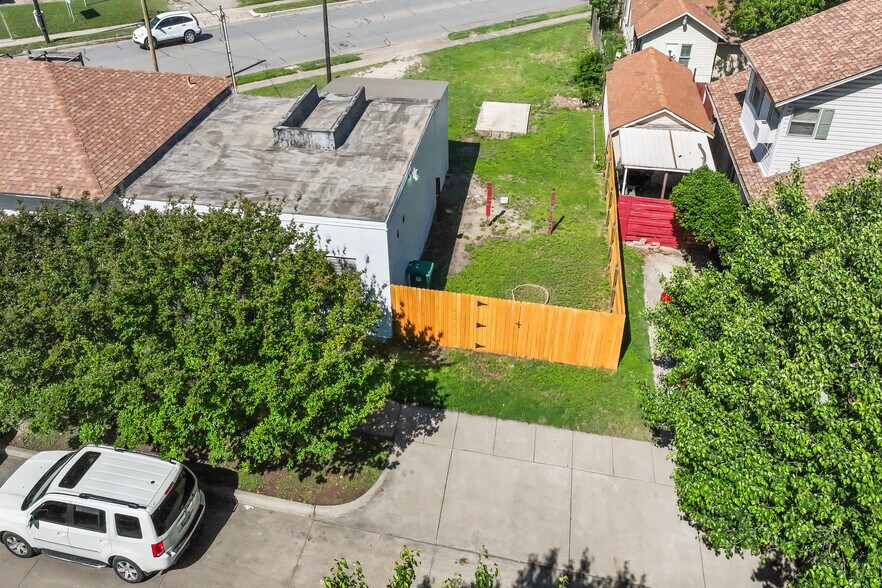 More Photos Of 2100 Azle Ave, Fort Worth Storefront For Sale