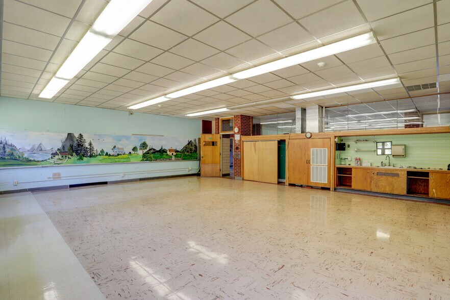 More Photos Of 4960 Hill Rd, Kennedy Schools For Lease
