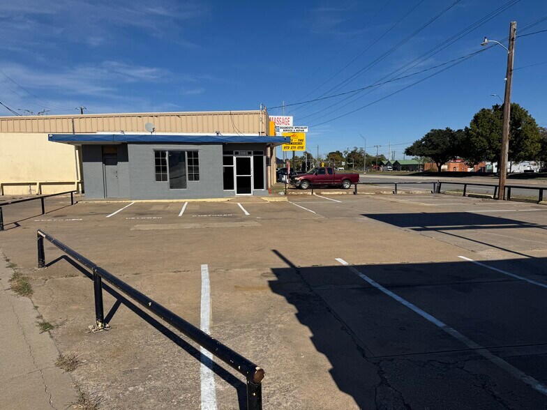 More Photos Of 2085 S Garland Ave, Garland Auto Dealership For Lease