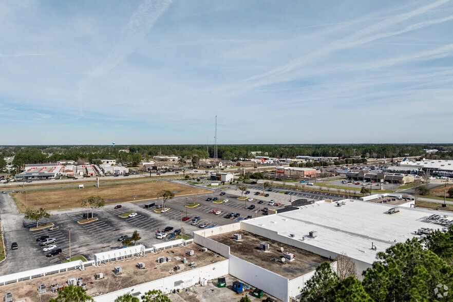 More Photos Of 1351 Boone Avenue Ext E, Kingsland Unknown For Lease