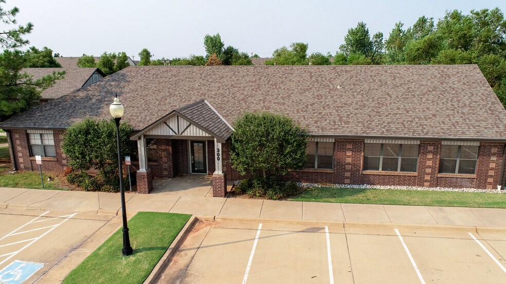 More Photos Of 416 W 15th St, Edmond Unknown For Lease