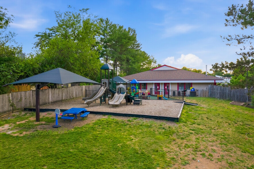 More Photos Of 83 Sugarland Run Dr, Sterling Daycare Center For Lease