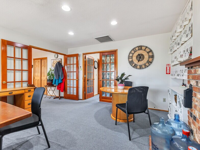 More Photos Of 1010 3rd Ave, Seaside Office For Sale