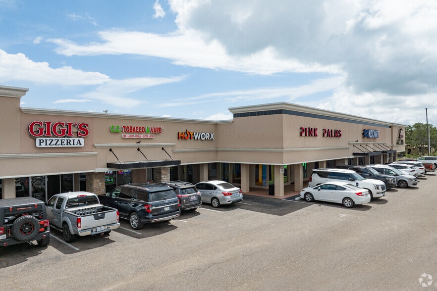 More Photos Of 4200-4250 S Alameda St, Corpus Christi Storefront For Lease