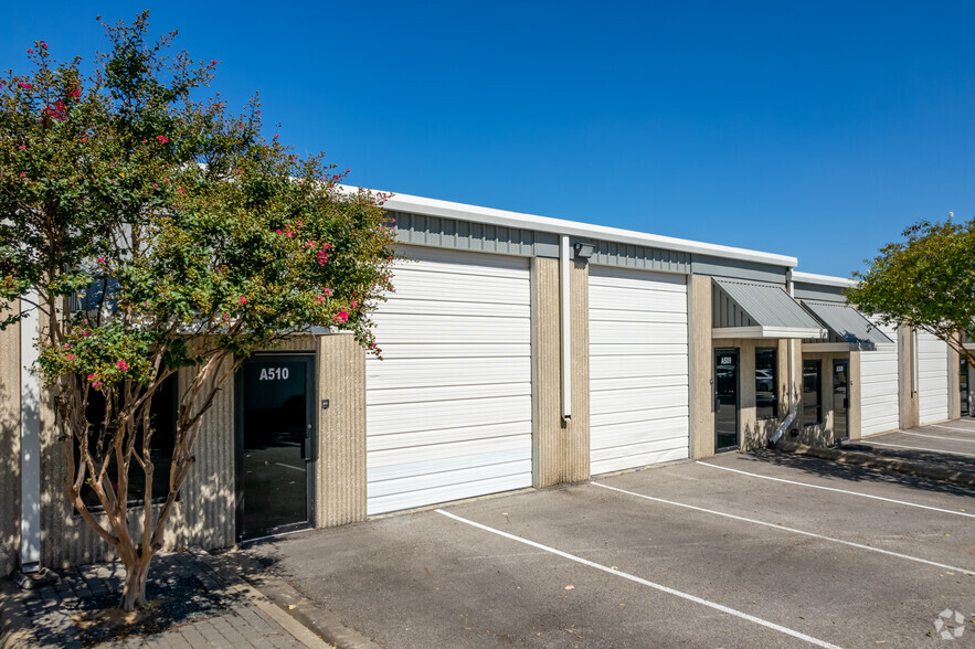 Primary Photo Of 501 W Powell Ln, Austin Warehouse For Lease