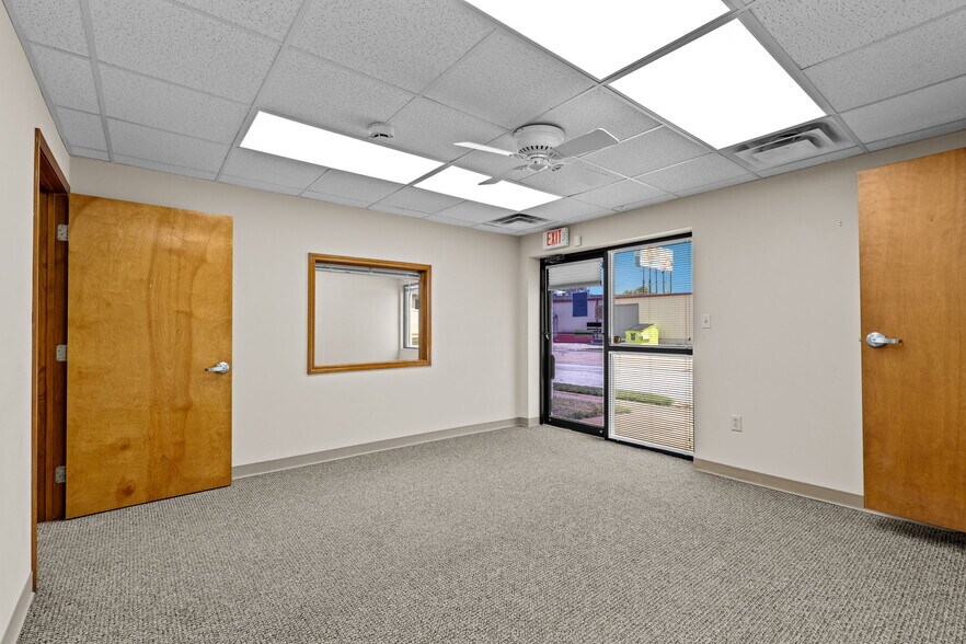 More Photos Of 311 N Waverly Ave, Springfield Warehouse For Lease