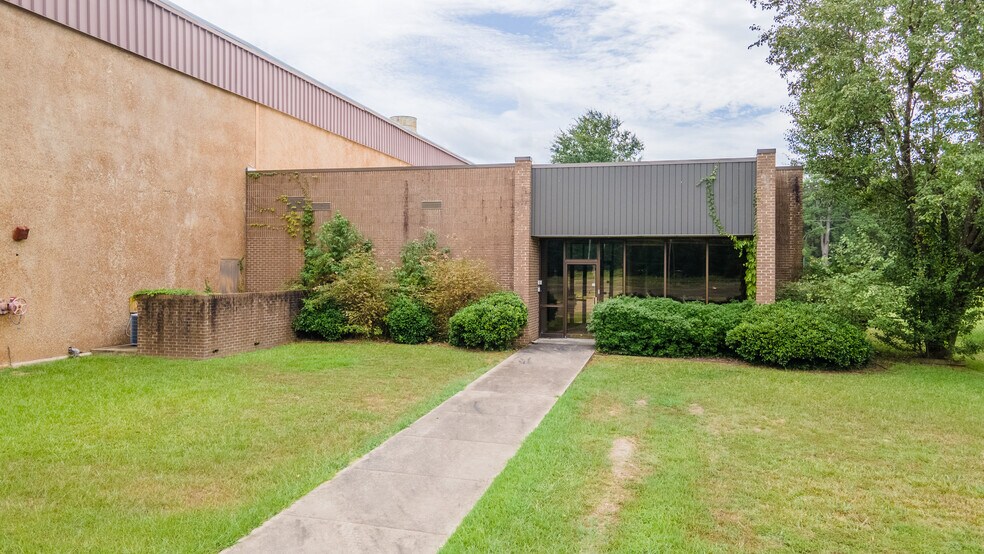 More Photos Of 3411 N Hutchinson St, Pine Bluff Manufacturing For Lease