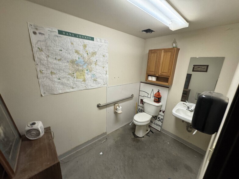 More Photos Of 4070 E Brigham Rd, Blue Mounds Office For Sale