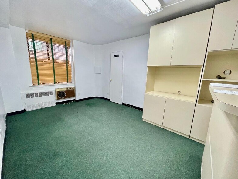 More Photos Of 10025 Queens Blvd, Forest Hills Apartments For Sale