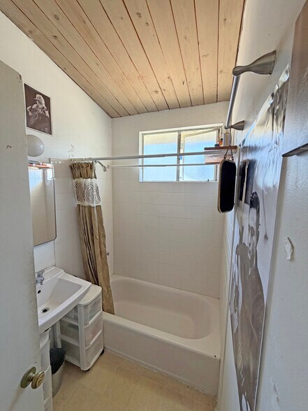 More Photos Of 1226 N Salsipuedes St, Santa Barbara Apartments For Sale