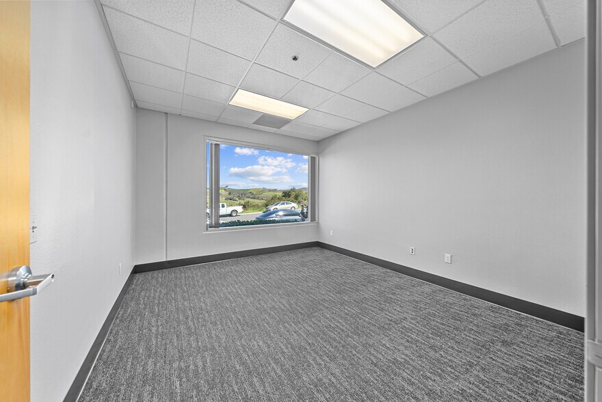 More Photos Of 5601 Palmer Way, Carlsbad Research And Development For Lease