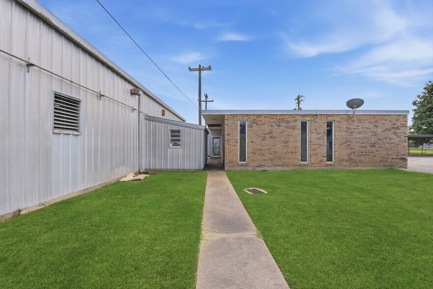 More Photos Of 13026 Rosecrest Dr, Houston Office For Lease