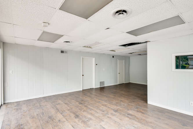 More Photos Of 973-979 Sheppard Rd, Stone Mountain Showroom For Sale