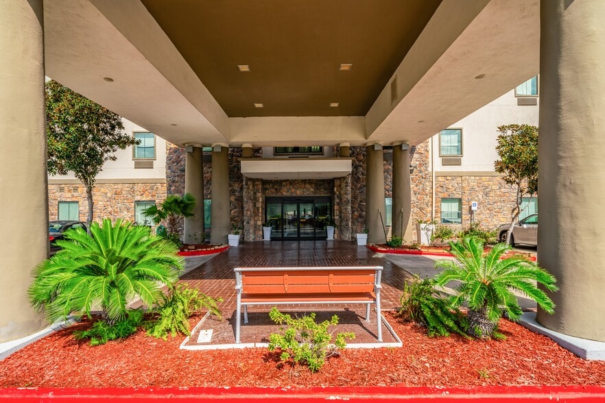 More Photos Of 2440 Gulf Fwy, Texas City Hotel For Sale