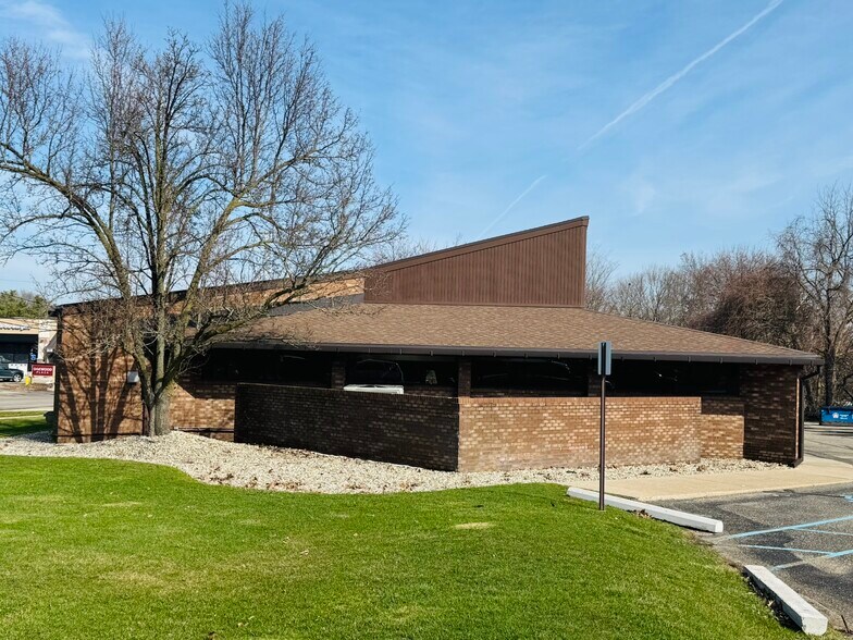 More Photos Of 2025 Whites Rd, Kalamazoo Bank For Sale