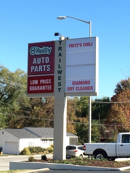 More Photos Of 6701-6743 W 75th St, Overland Park General Retail For Sale