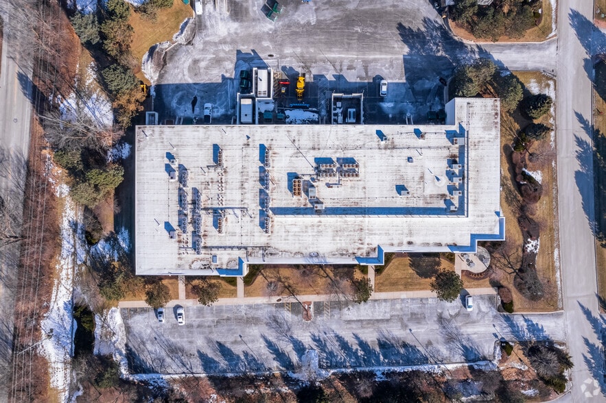 More Photos Of 3235 Intertech Dr, Brookfield Industrial For Lease