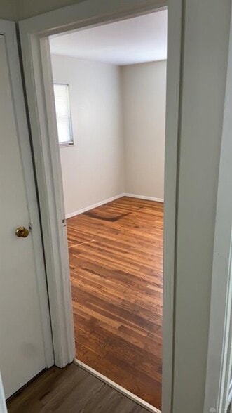 More Photos Of 3220 Illinois Ave, Middletown Apartments For Sale