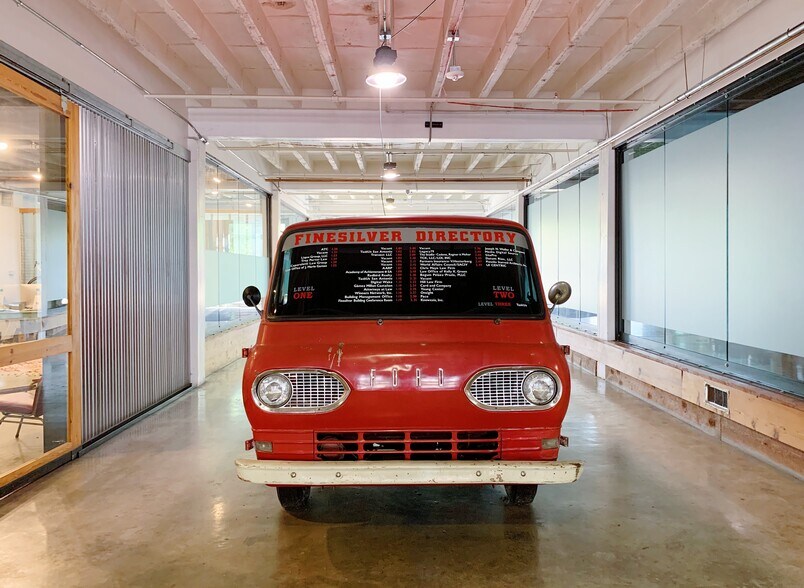 More Photos Of 816 Camaron St, San Antonio Office For Sale