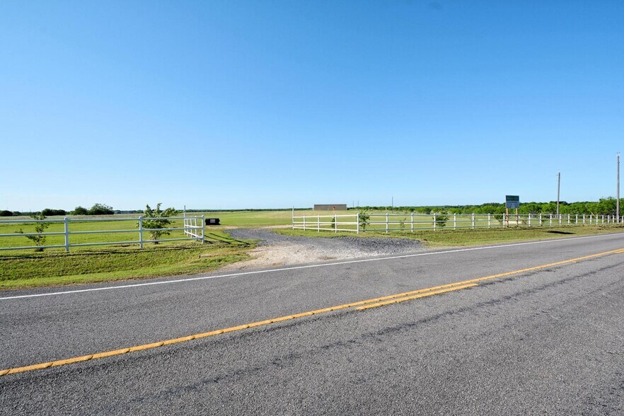 More Photos Of 4545 E FM 775, Seguin Manufacturing For Sale