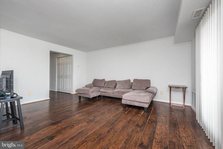 More Photos Of 1911 W Baltimore St, Baltimore Apartments For Sale