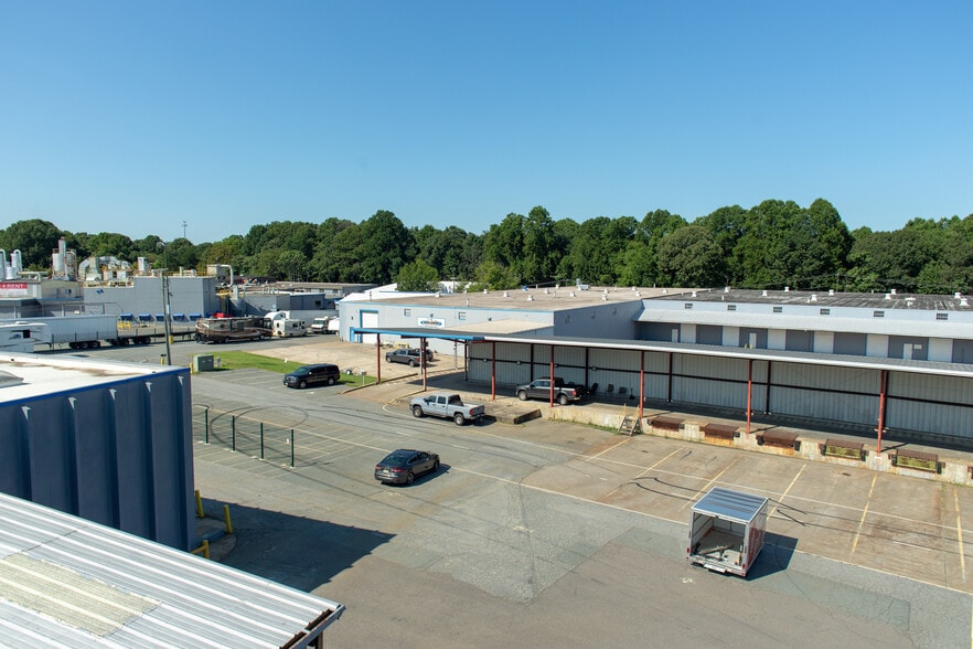 More Photos Of 2995 Starlight Dr, Winston-Salem Warehouse For Lease