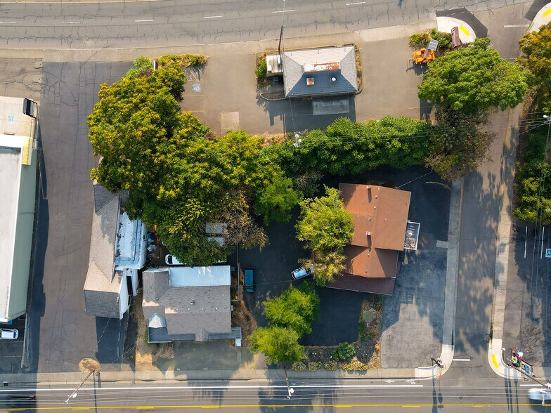 Primary Photo Of 482 NE Winchester St, Roseburg Freestanding For Sale