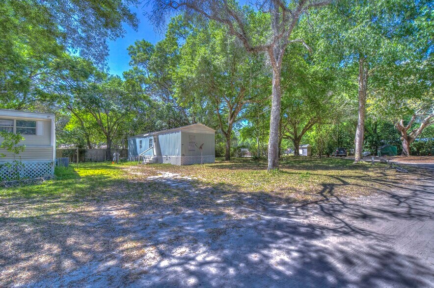 More Photos Of 20303 Old Somerset Acres Ln, Spring Hill Manufactured Housing Mobile Home Park For Sale